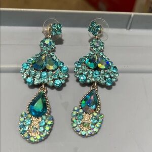 NWOT Dazzling Teal Crystal Chandelier Earrings post style